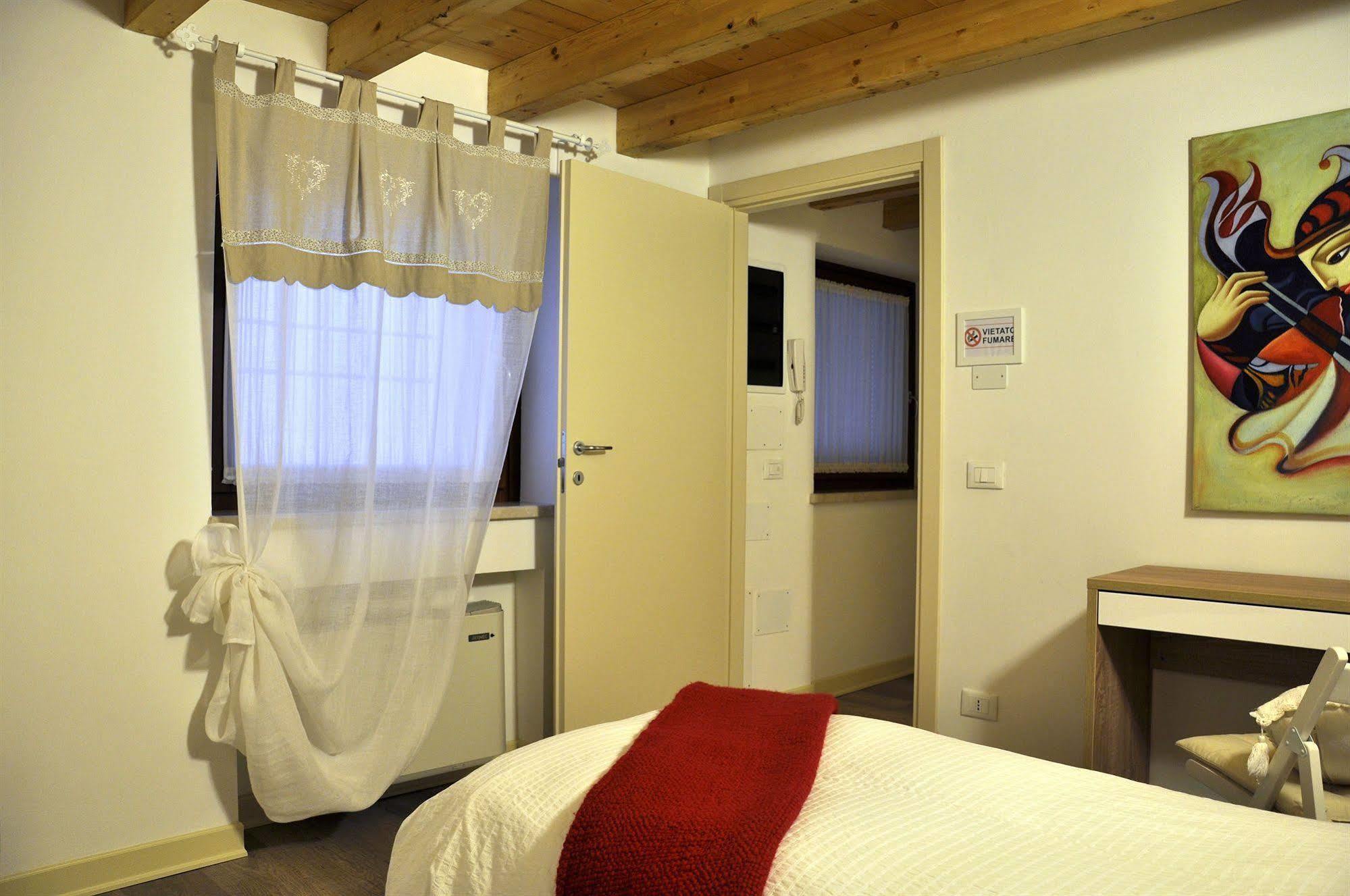 Bed and Breakfast Corsomatteotti62 Брешия Экстерьер фото